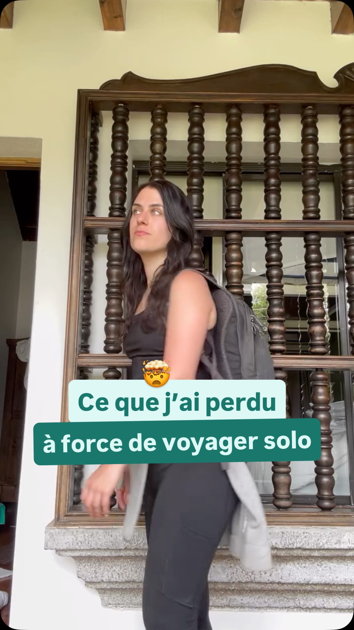 Et qui va pas me manquer👇

1 - Les relations qui me drainaient plus qu’elles me nourrissaient
Ça dégage ! ✌️ Quand tu te retrouves seule face à toi-même en voyage et que tu fais le point avec plus de recul, tu réalises vite ce que tu tolérais sans t’en rendre compte…

2 - Mon besoin d’approbation (et mon manque de confiance en moi)
En voyage solo, même quand je doutais, j’avais pas le choix d’avancer et faire mes propres choix. Et petit à petit j’ai repris confiance en moi en réalisant que j’étais capable de faire bien plus que ce que je pensais.

3 - La peur de prendre de la place
Parler trop, être trop sensible ou profonde, assumer de poser ses limites. En voyage, personne te connaît alors tu oses plus et tu te permets d’exister simplement en étant vraiment toi-même. Ce qui m’a aussi full aidé à me révéler : la danse 💃🏻

4 - La peur de la solitude
Je m’en rendais pas compte mais la solitude et le calme me faisaient peur. J’avais sans cesse besoin d’un peu de chaos dans ma vie (maybe un système nerveux en PLS aussi…). Maintenant je chéris à fond cette solitude et je me recharge que comme ça.

5 - La culpabilité de pas vouloir la même vie que tout le monde
Le CDI, gravir les échelons, les enfants, la maison... Je me sentais bizarre de pas vouloir ça à tout prix. Maintenant je suis 100 % à l’aise avec ce choix et plus que jamais certaine que c’est pas ce que je veux pour ma vie. Et si les gens comprennent pas bah je m’en fous 🤷🏻‍♀️

6 - La croyance que liberté = instabilité 
On peut se sentir libre ET très ancré en voyage, si on choisit de pas en faire une course pour tout découvrir dans un temps limité. Et comment on choisit de continuer à vivre après un voyage, ça a plus d’impact qu’on ne pense. 

7 - L’idée que vouloir plus c’était pas être reconnaissante de la vie que j’ai
Vouloir plus, c’est pas être ingrat, éternellement insatisfait ou fuir quelque chose. C’est réaliser qu’il y a beaucoup plus à vivre quand on sort de sa bulle… et je reste très consciente de mes privilèges 🙏

📍Ta safe place pour voyager avec sens :
@palma_avenue
@palma_avenue 
@palma_avenue 

voyage solo | conseils voyage | voyage sur mesure | voyage Amérique latine | voyager seul