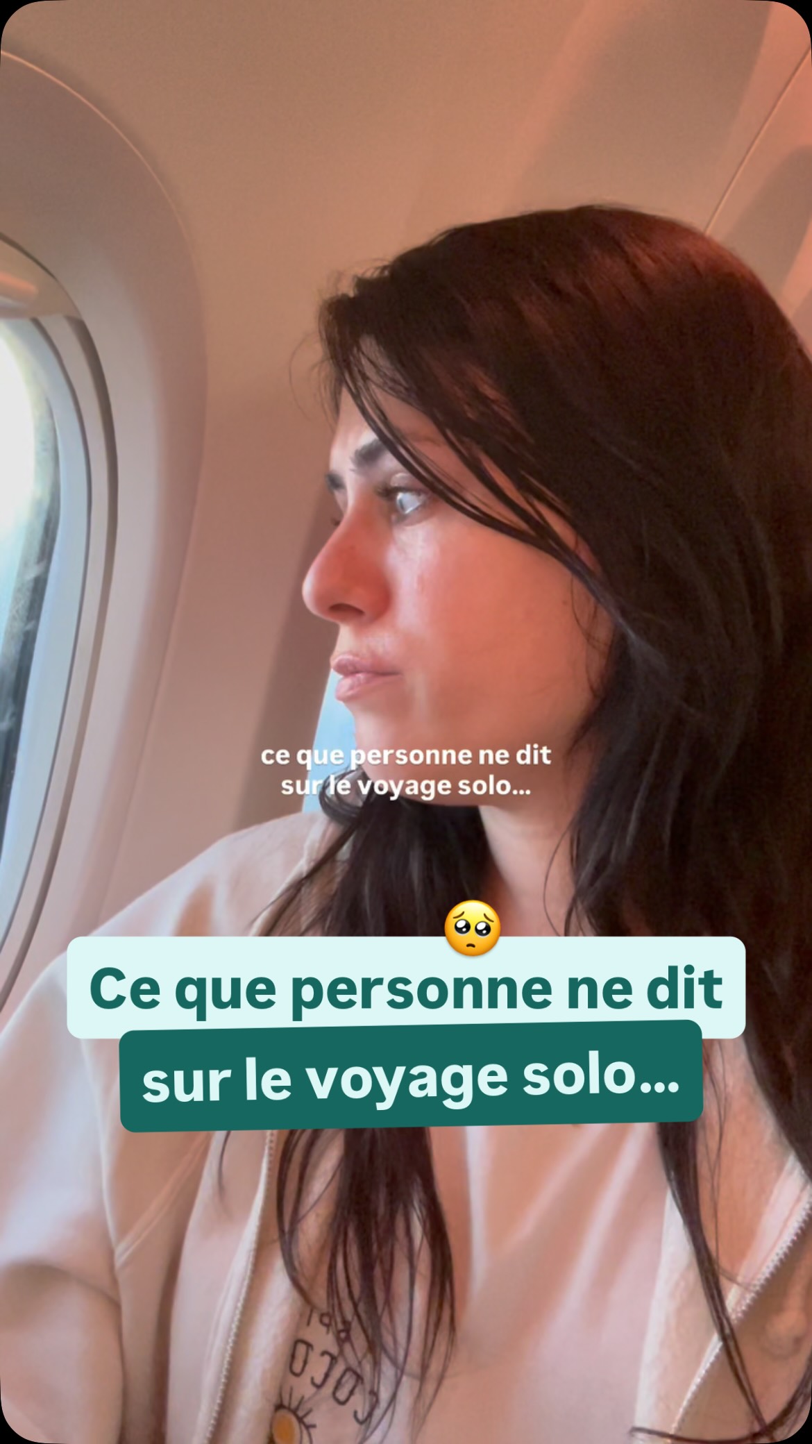 Ça va être inconfortable parfois👇

Tu risques de prendre des claques. Il y aura des moments de silence et de vide qui vont te forcer à écouter ce que tu évites de ressentir depuis des mois. 

Des décisions à prendre solo, tout le temps.

Des doutes. Ces moments où tu te demandes ce que tu fous là. 

Et puis les moments où tu te sens en phase et plus vivant.e que jamais ✨

Les émotions (positives ou négatives) pendant un voyage solo, c’est multiplié par 1000 parce que tout est plus brut, plus authentique. 

C’est toi, sans filtre. 
Sans les constructions de ta routine d’avant. 
Sans le regard de ton entourage et tes proches.

Puis tu repars avec une nouvelle version de toi, en laissant une partie de toi dans ce pays où t’as vécu des expériences tellement intenses.

Et quand tu rentres, t’essaies d’expliquer mais les mots sortent pas vraiment et personne peut comprendre pourquoi t’es plus le/la même…

❤️‍🩹 Moi si. 

📍Ta safe place pour voyager avec sens : 
@palma_avenue 
@palma_avenue 
@palma_avenue

voyage sur mesure | voyage solo | digital nomad | conseils voyage | voyageuse solo | solo travel